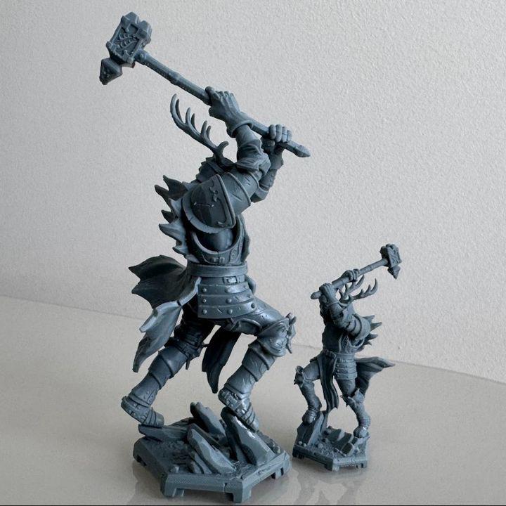Royal Crusher Dark Knight Miniature (64mm/118mm)