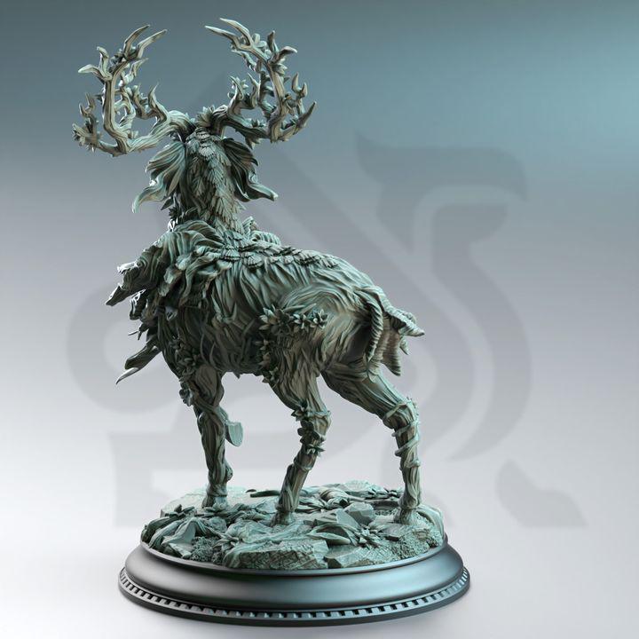 Gwynevel Noble Forest Spirit Miniature (32mm/75mm)