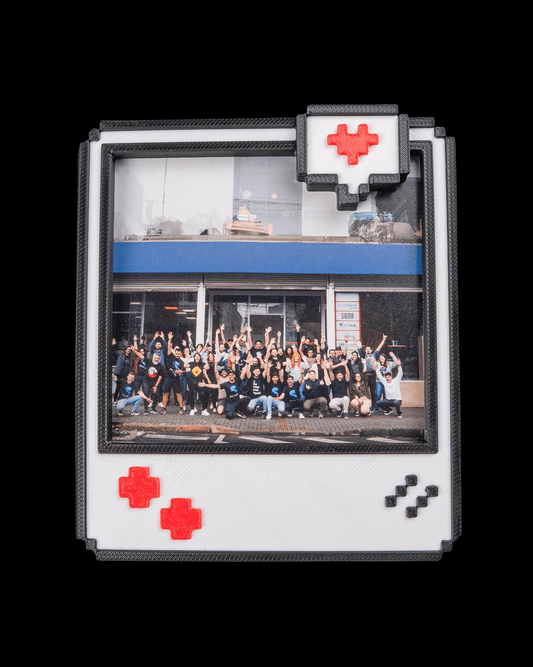 Pixel Snap magnetic photo frame in retro gaming style, 3D printed by GLC3DPrints