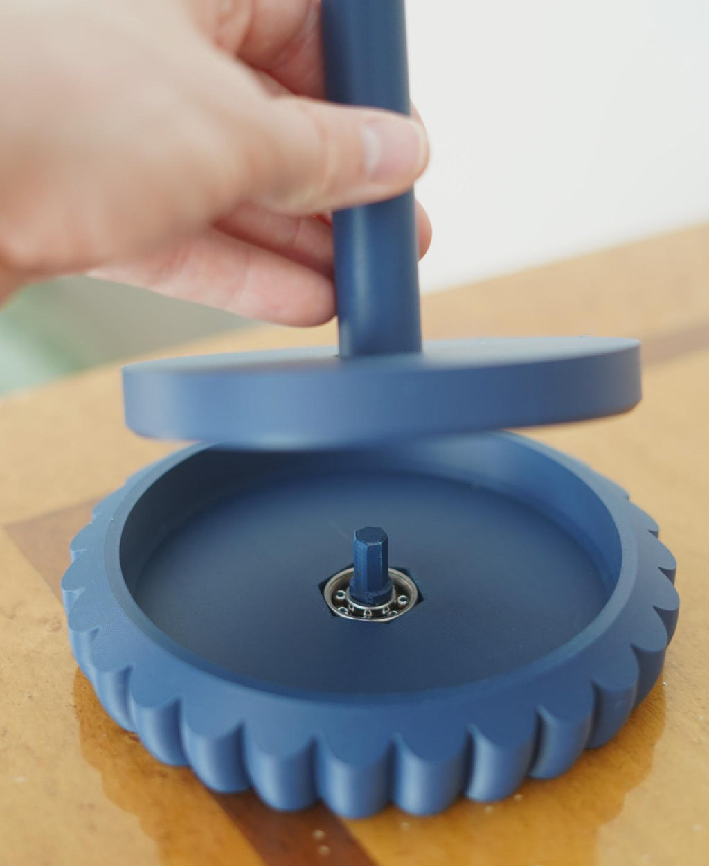 Rota Yarn Spinner – Tangle-Free Rotating Yarn Holder